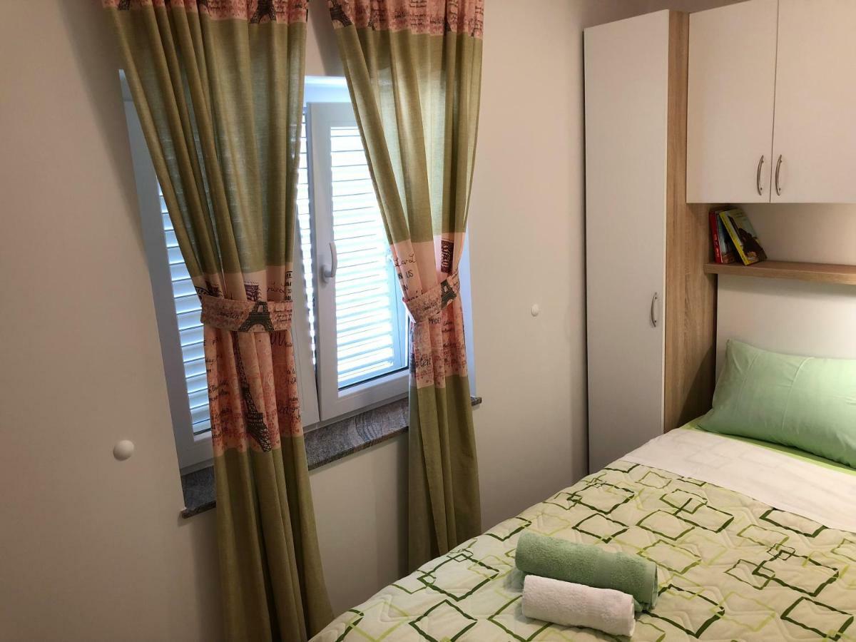 שיבניק Apartments Galic מראה חיצוני תמונה